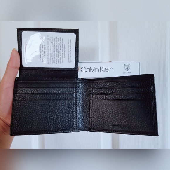 Calvin Klein leather bifold wallet - Picture 2 of 5